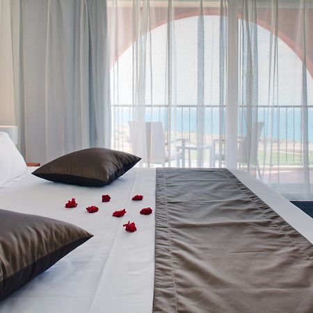 Lighthouse Golf & Spa Hotel Baltsjik Buitenkant foto A bedroom at the hotel