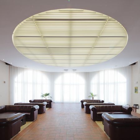 Lighthouse Golf & Spa Hotel Baltsjik Buitenkant foto A linear grille