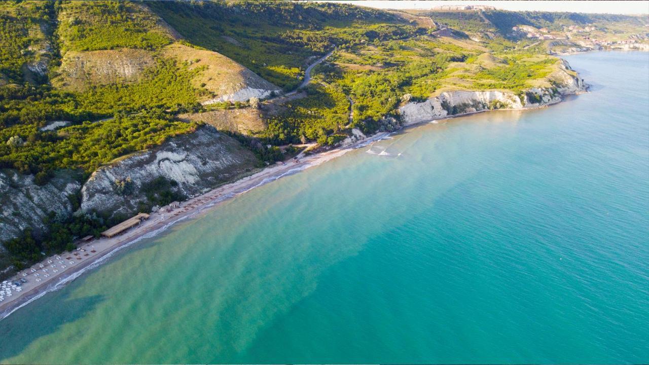 Lighthouse Golf & Spa Hotel Baltsjik Buitenkant foto Aerial view of the bay