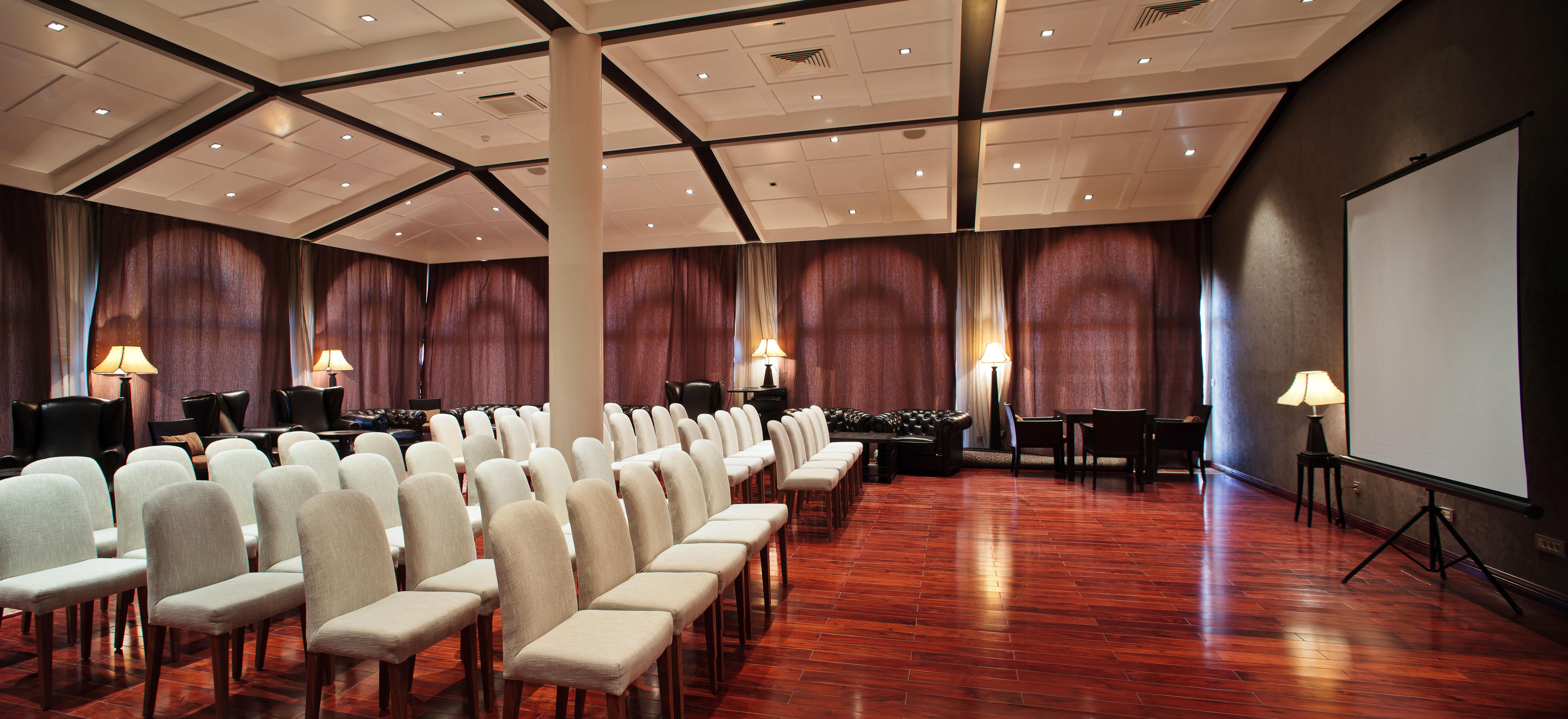 Lighthouse Golf & Spa Hotel Baltsjik Buitenkant foto The interior of the main hall
