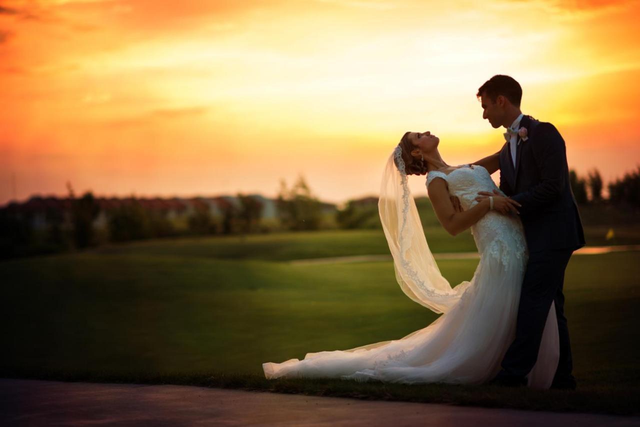 Lighthouse Golf & Spa Hotel Baltsjik Buitenkant foto A newlywed couple