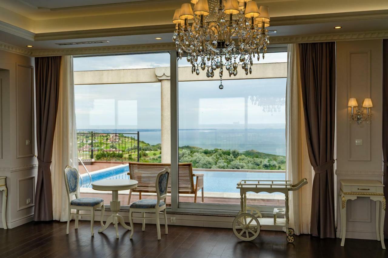 Lighthouse Golf & Spa Hotel Baltsjik Buitenkant foto A room at the hotel